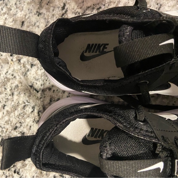 Nike Training Women’s Tennis Shoes - size 7 - Black and White - Picture 6 of 10